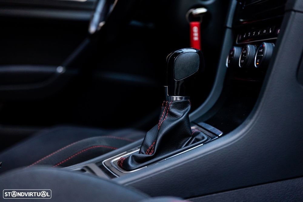 VW Golf GTI Performance BlueMotion DSG - 14