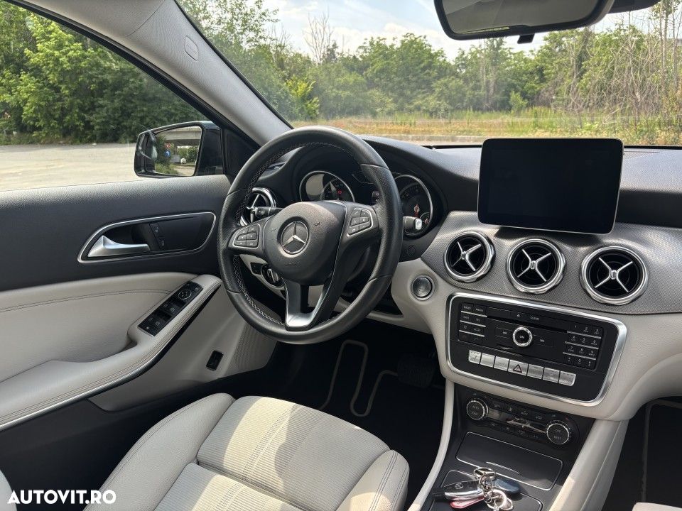 Mercedes-Benz GLA - 32