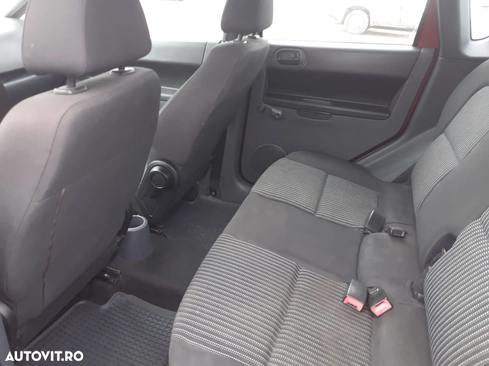 Mitsubishi Colt - 4