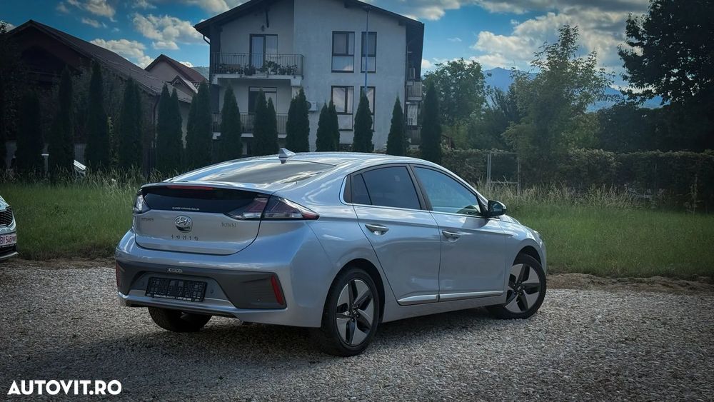 Hyundai IONIQ 1.6 GDI Premium - 4