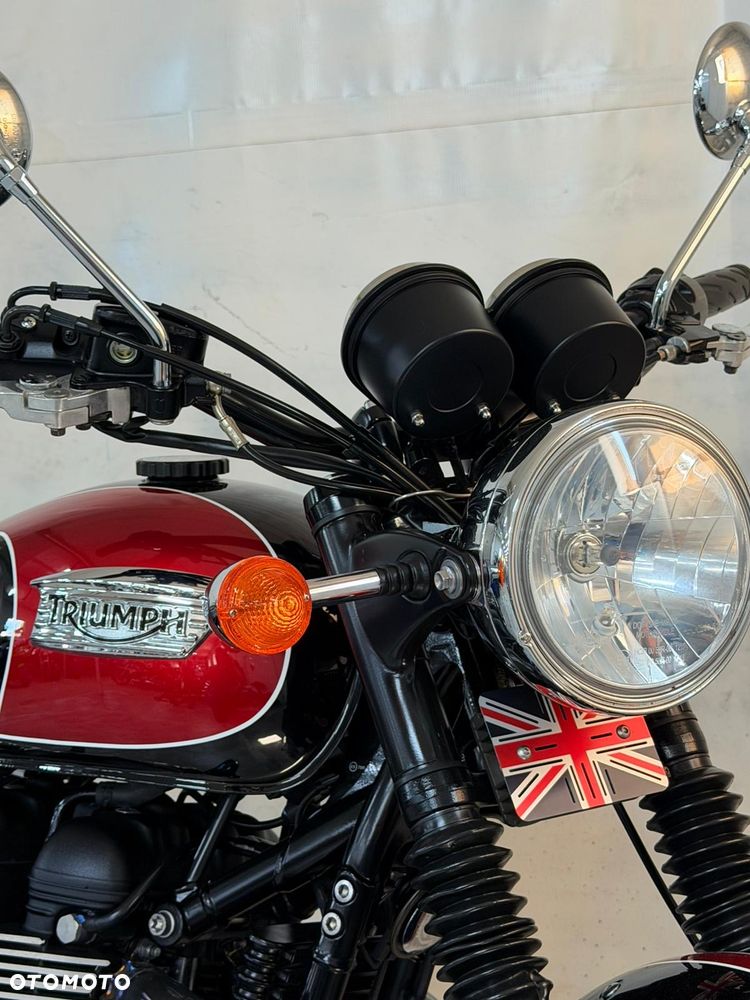 Triumph Bonneville - 25