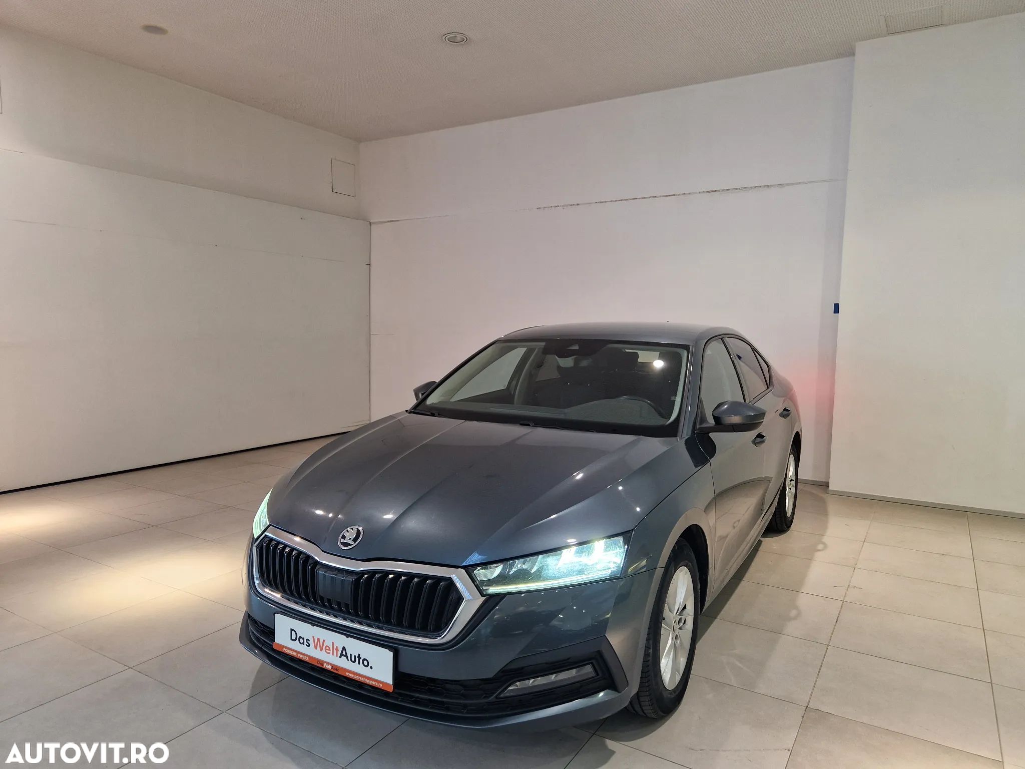 Skoda Octavia 2.0 TDI DSG Ambition - 1