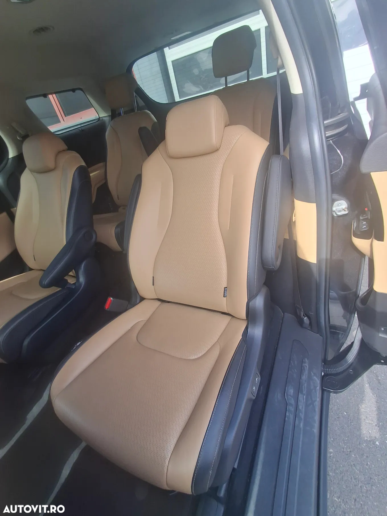Kia Carnival - 13