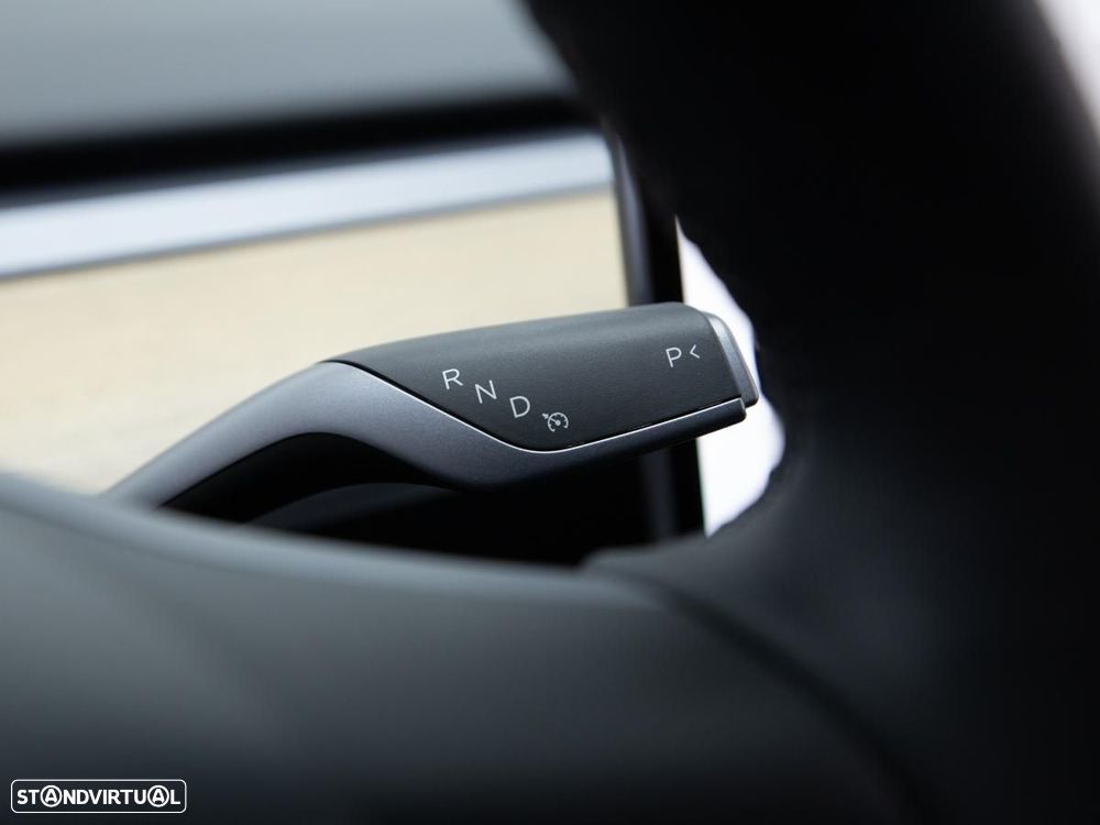 Tesla Model Y Long Range Dual Motor AWD — fotografia 19