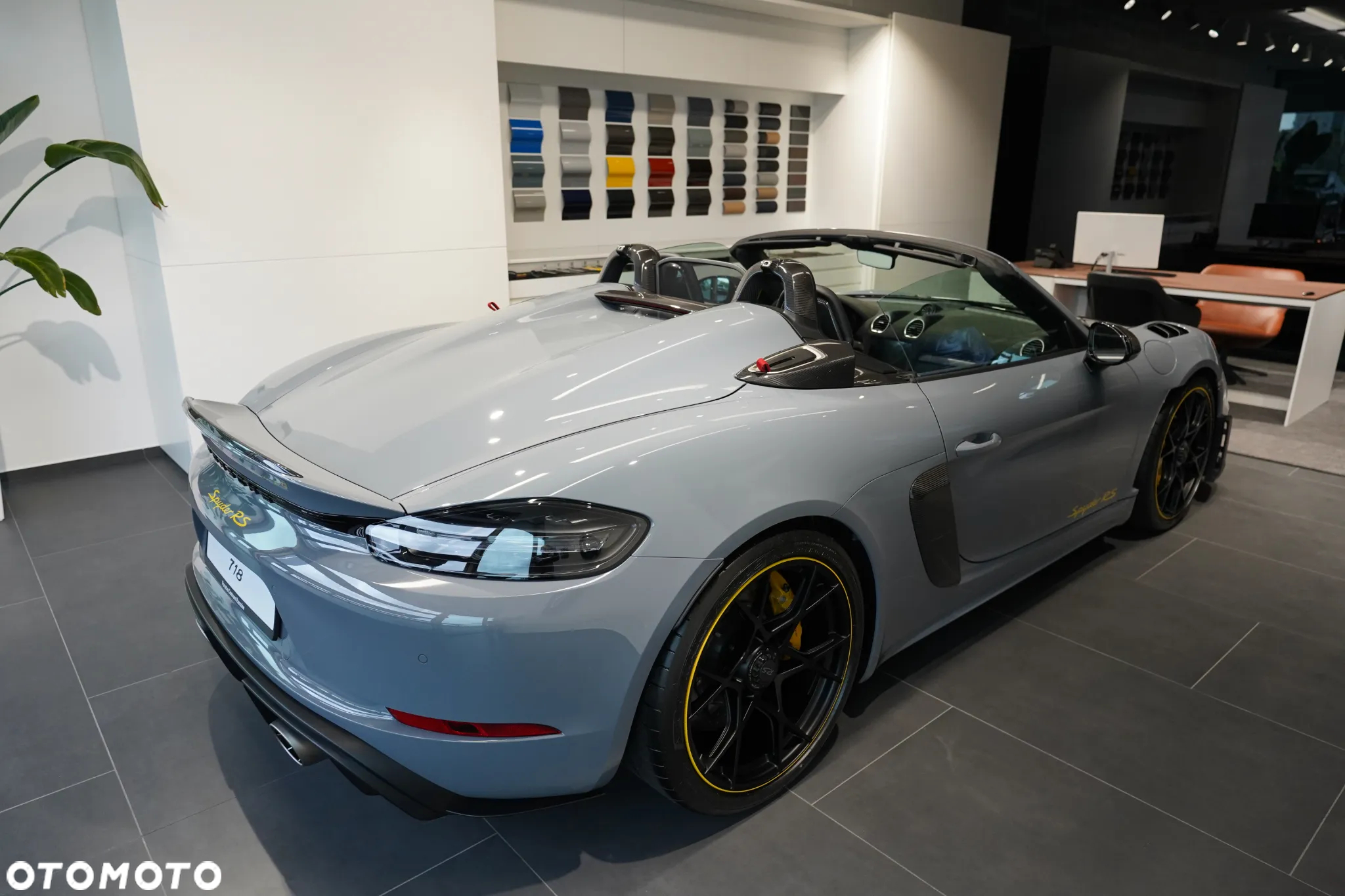 Porsche 718 Spyder - 8
