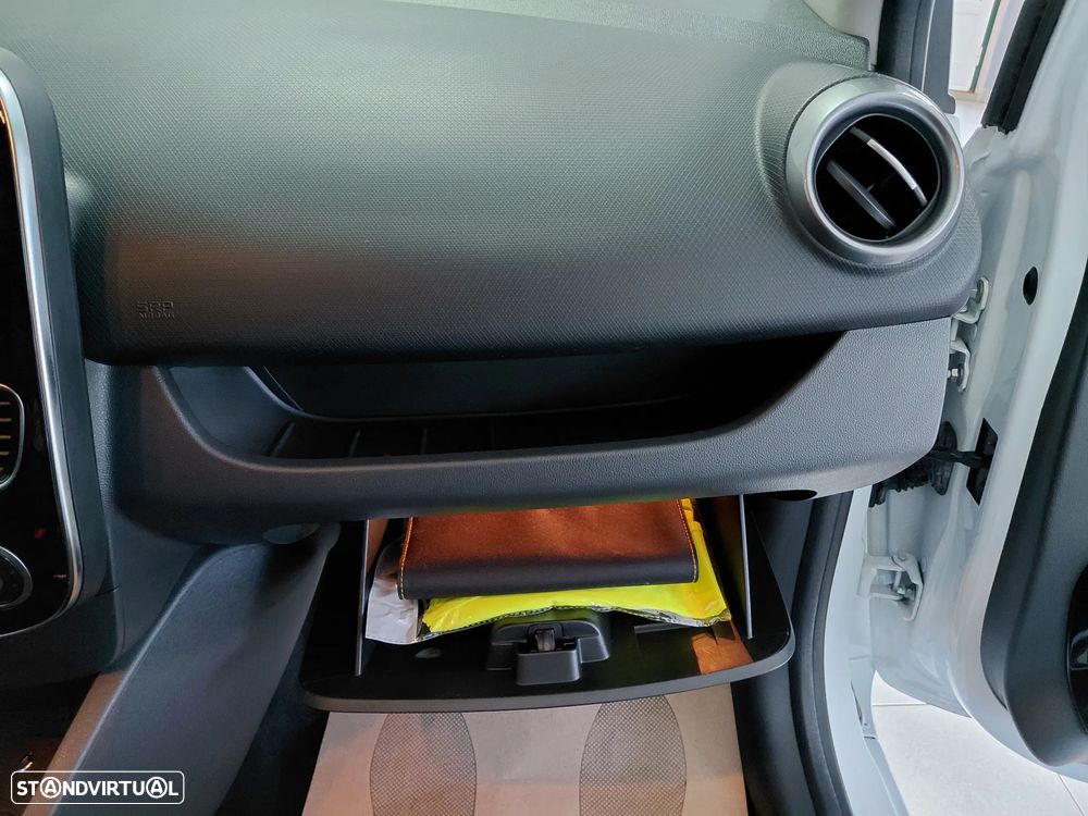 Renault Clio 1.2 16V 75 LIMITED - 22