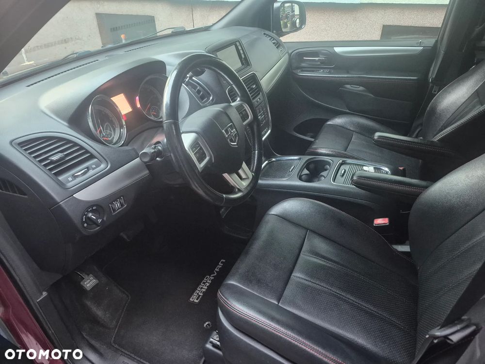 Dodge Grand Caravan 3.6 R/T - 26