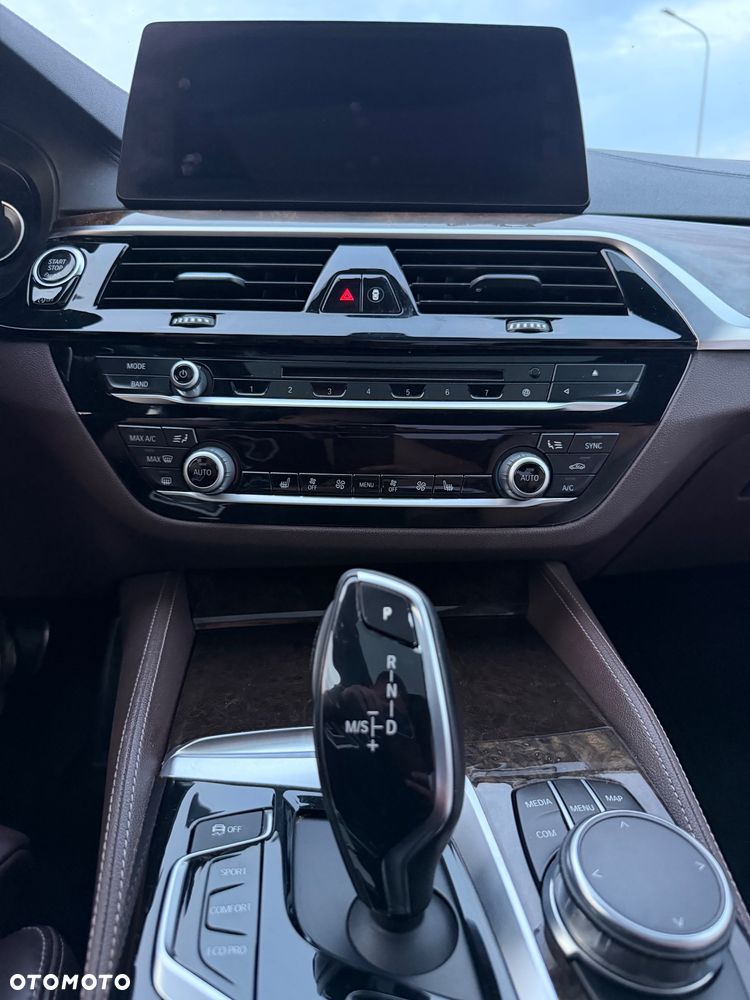 BMW Seria 5 540i M Sport sport - 36
