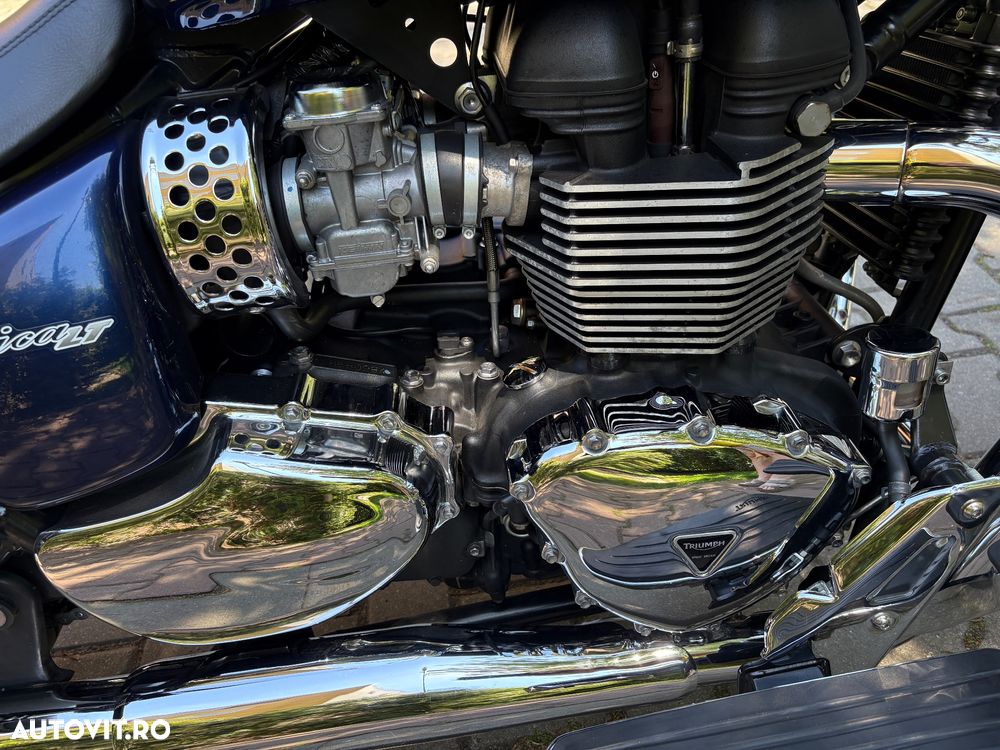 Triumph Bonneville - 8