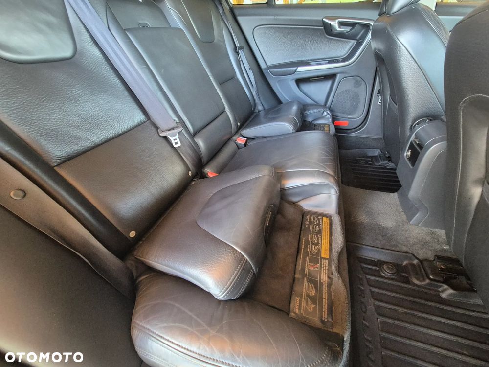 Volvo V60 D3 Summum - 32