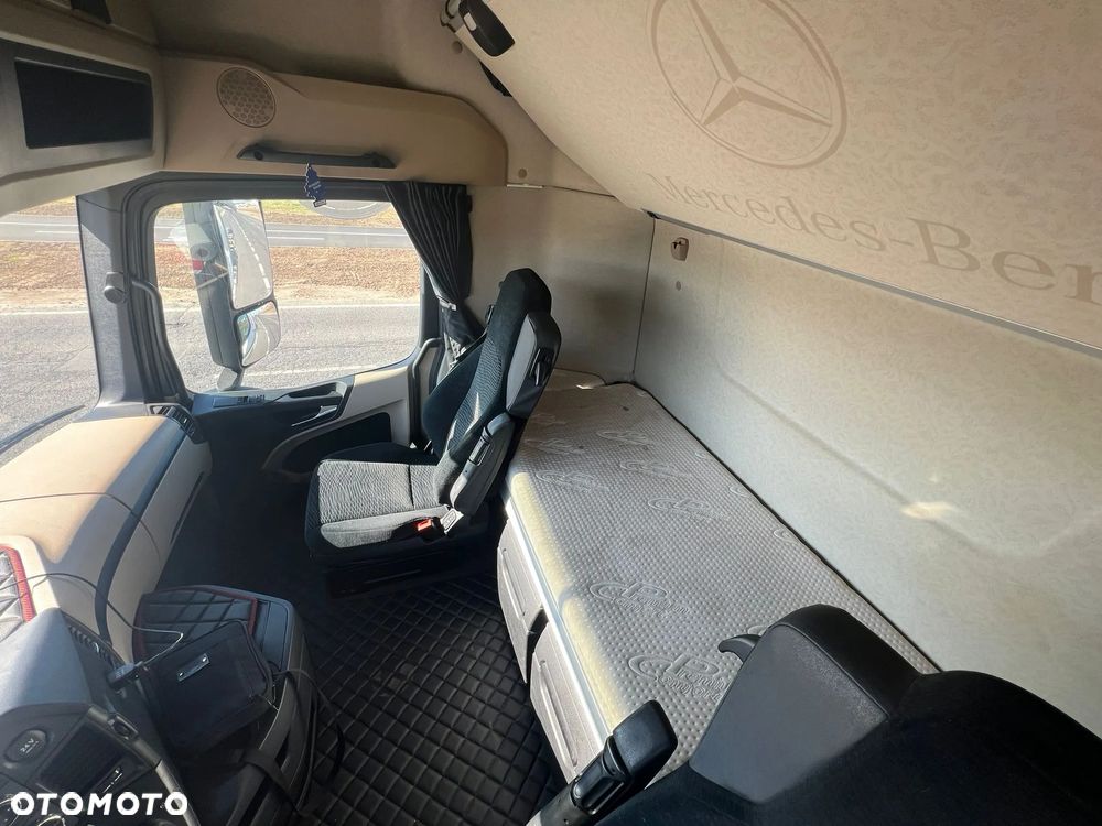 Mercedes-Benz Actros MP4 - 8