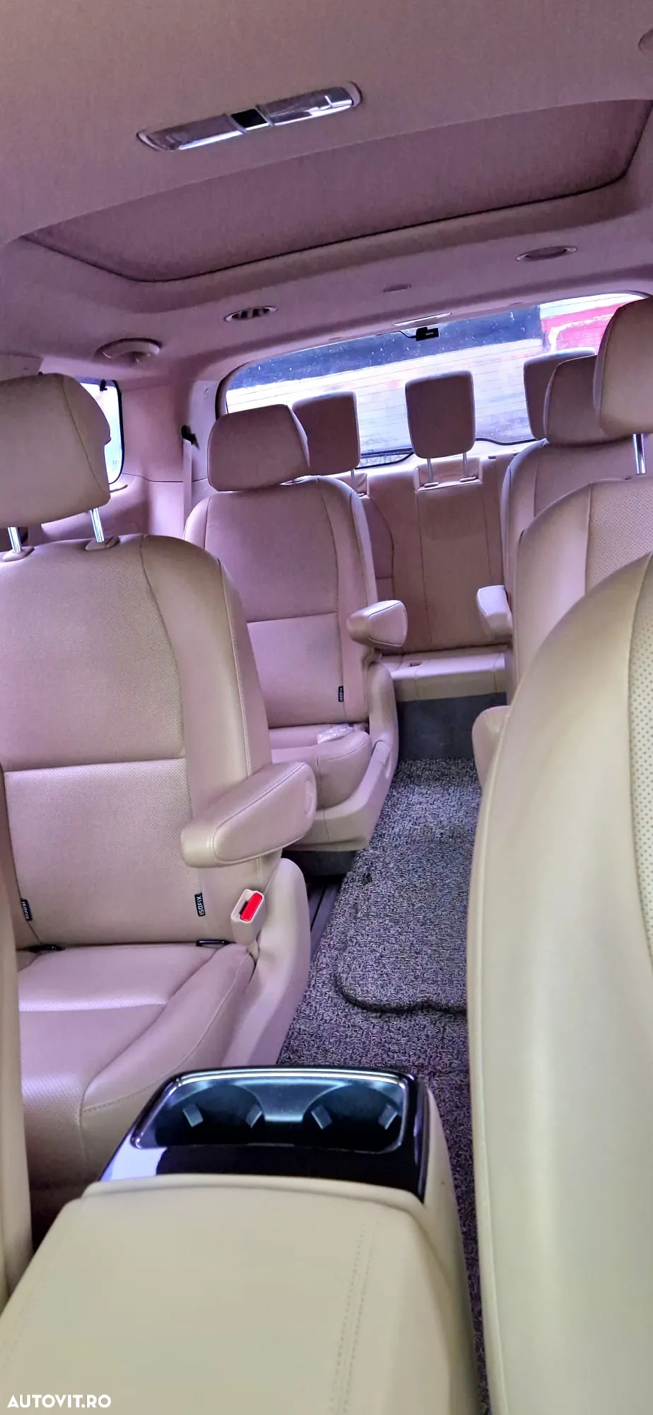 Kia Carnival - 22