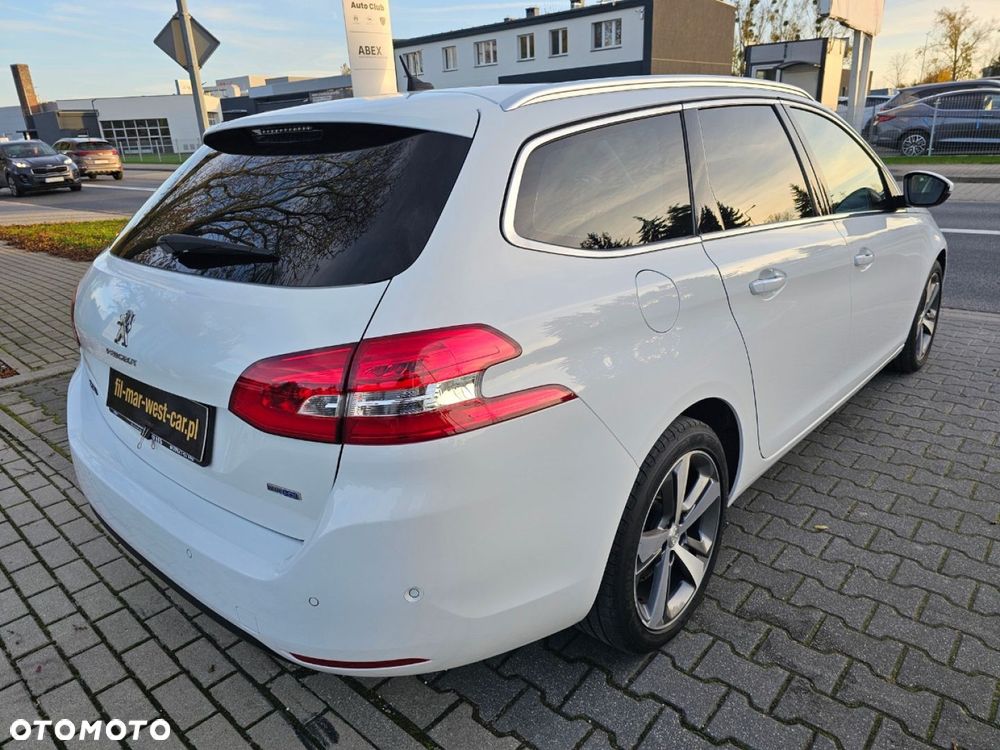 Peugeot 308 - 8
