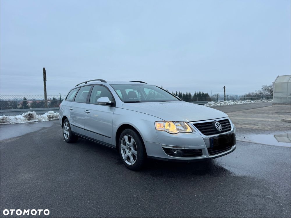 Volkswagen Passat 2.0 TDI Trendline DSG - 2