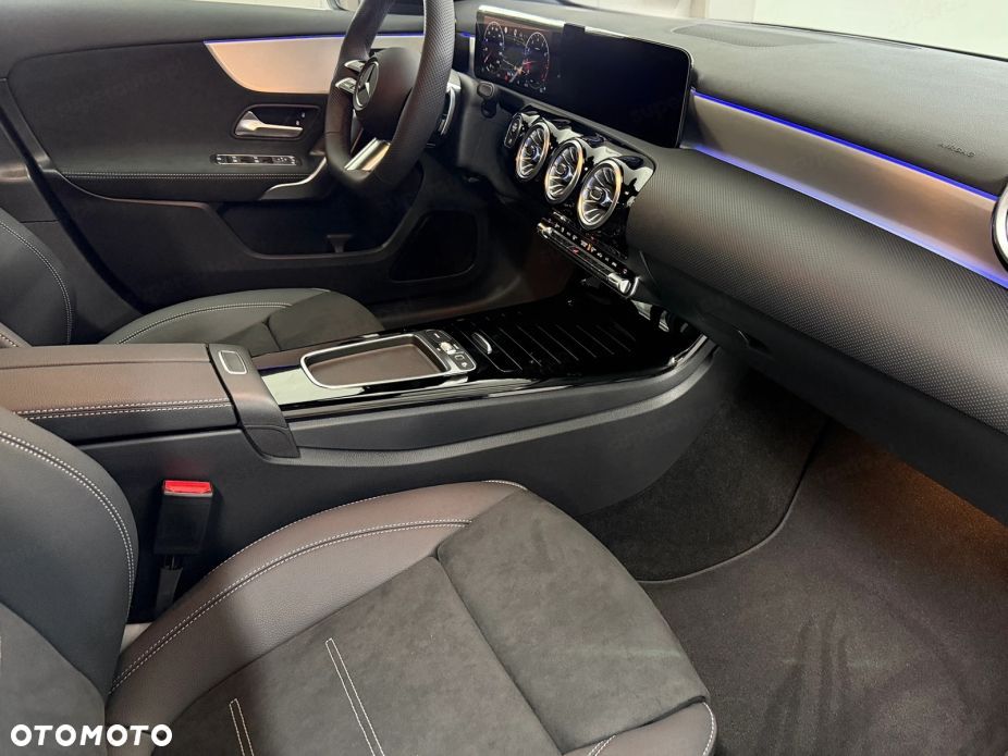 Mercedes-Benz Klasa A 220 4-Matic AMG Line 8G-DCT - 10