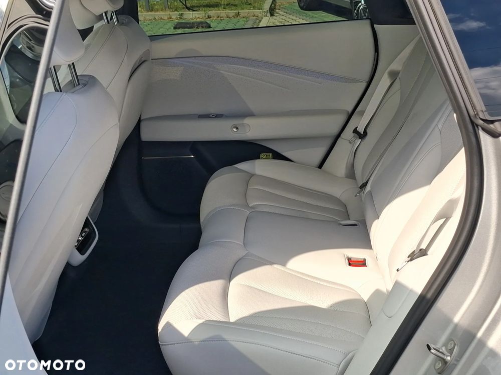 XPeng P7+ 74.9 kWh RWD Long Rage Pro - 12