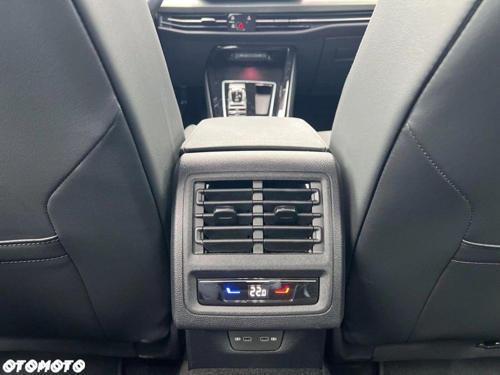 Volkswagen Golf 1.5 eTSI EVO Style DSG - 26