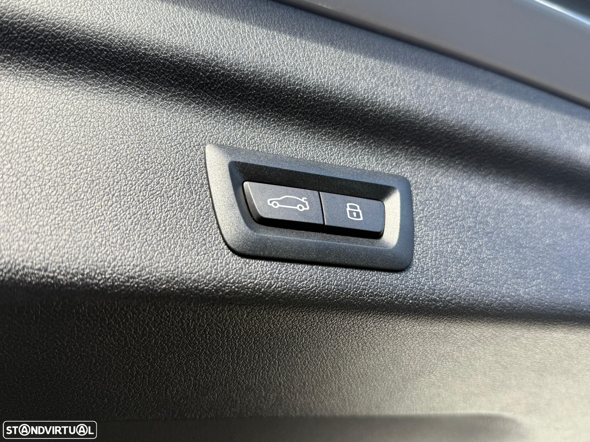 BMW iX1 eDrive20 Pack Desportivo M - 22
