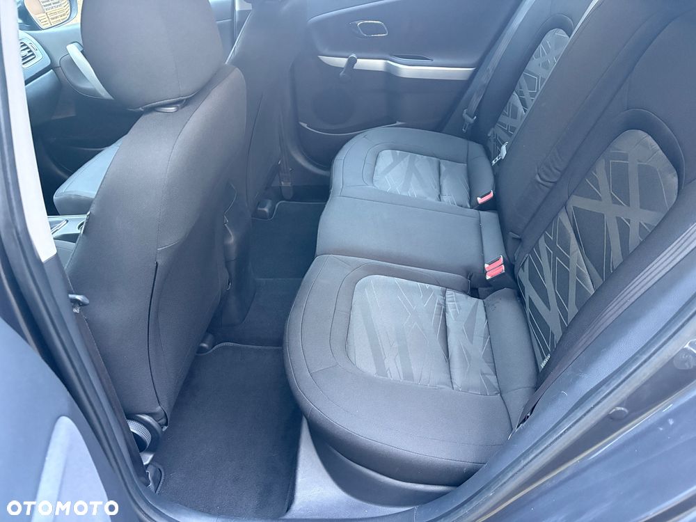 Kia Ceed - 9