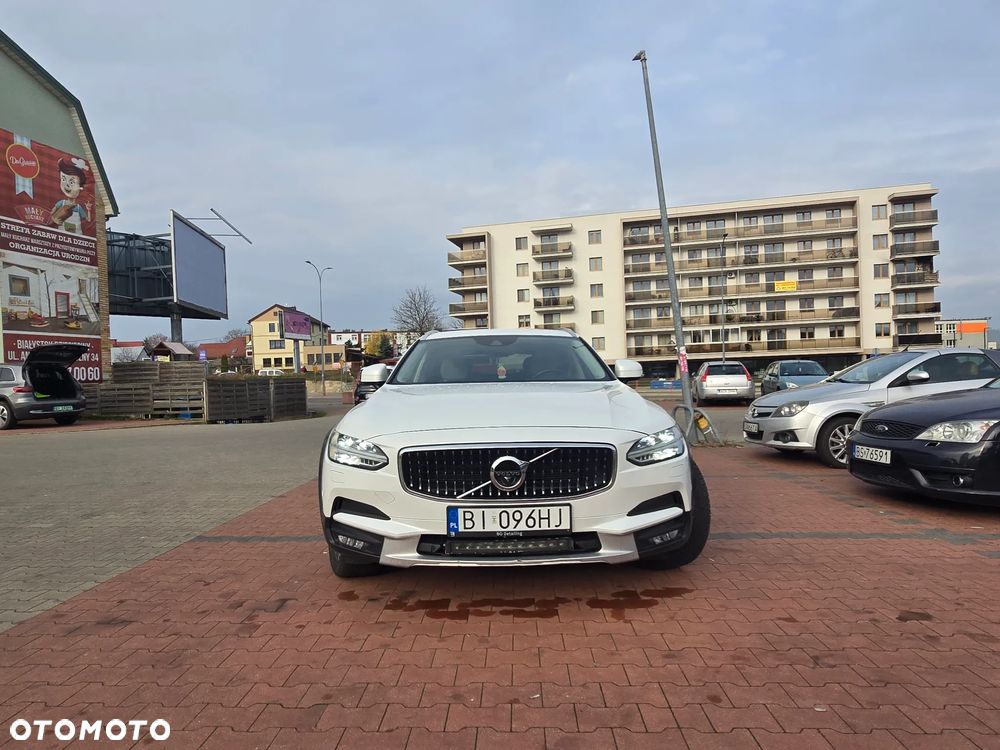 Volvo V90 Cross Country - 17