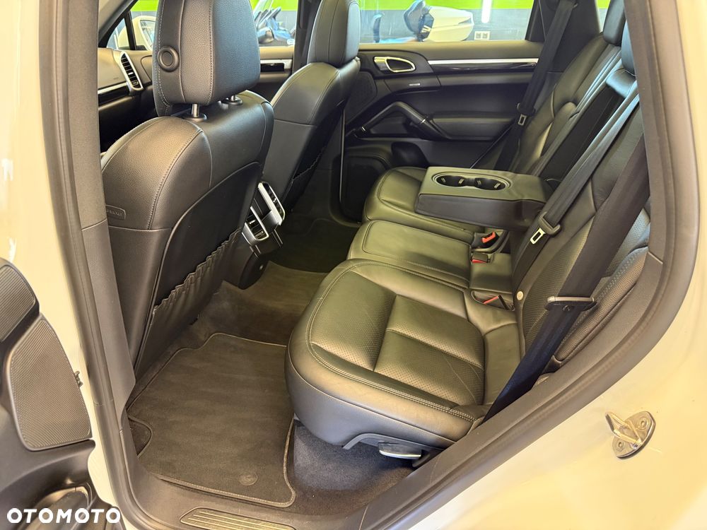 Porsche Cayenne S E-Hybrid - 18