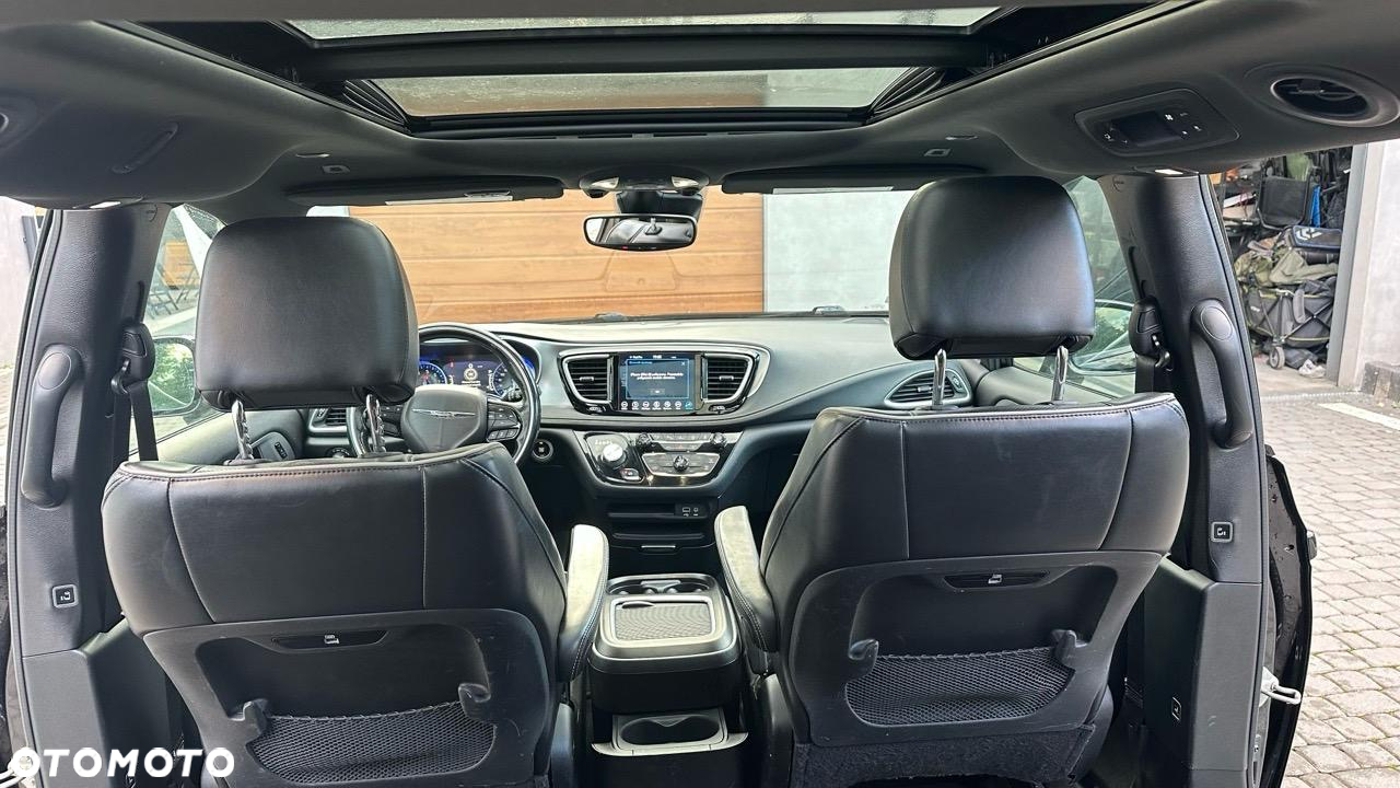 Chrysler Pacifica - 13