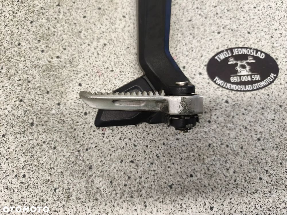 Set prawy tył, podnóżek pasażera Triumph Trident 660 2022 - 4