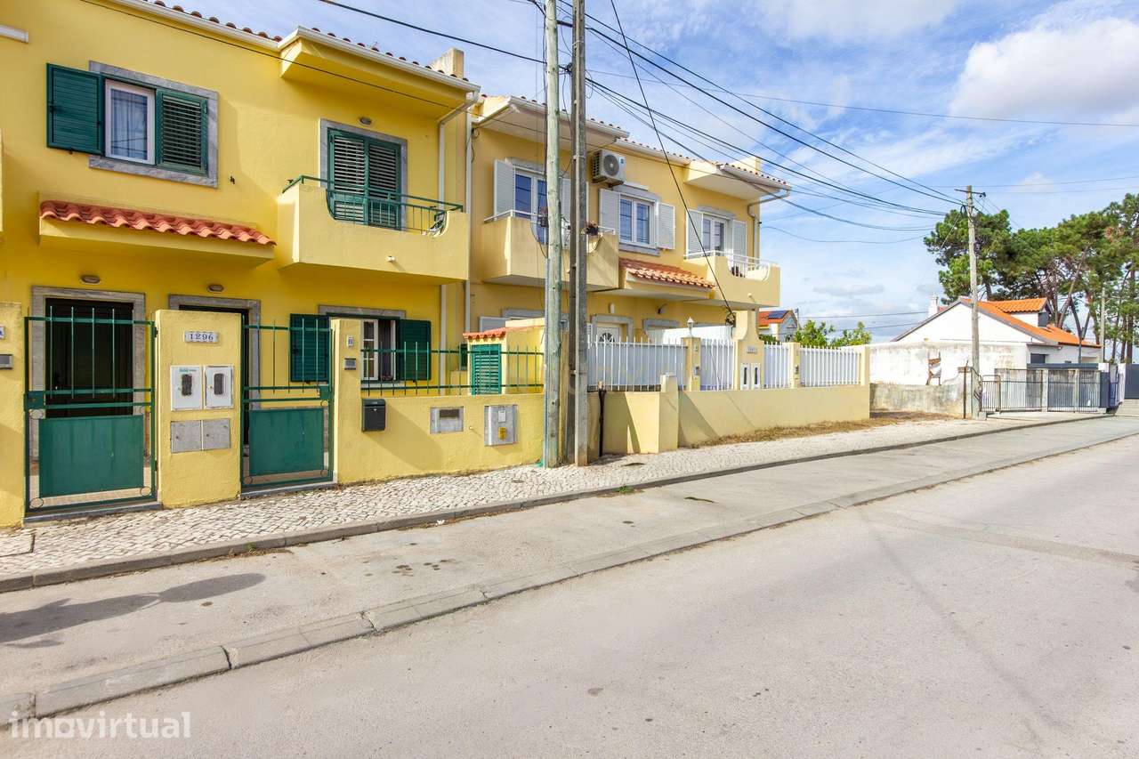Moradia T3 na Quinta do Conde com Logradouro e sotão - Grande imagem: 2/25
