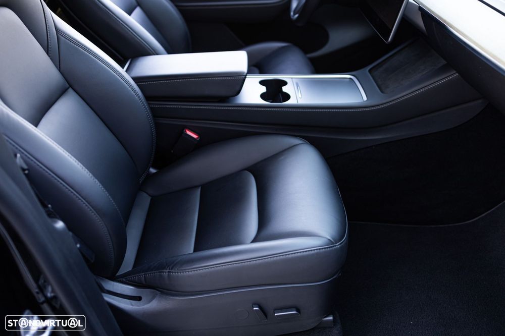 Tesla Model Y Standard RWD - 15