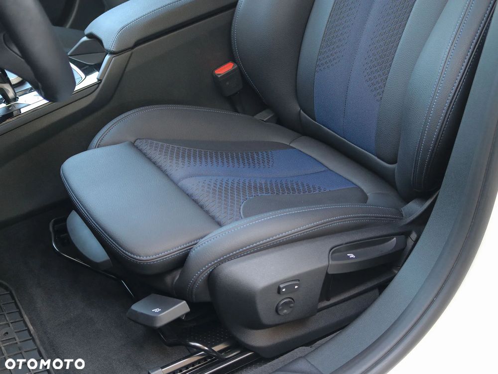 BMW Seria 1 118i M Sport - 24