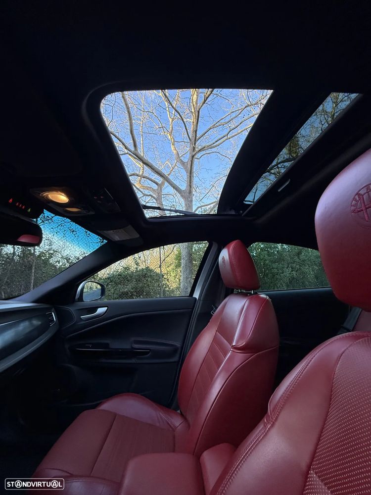 Alfa Romeo Giulietta ver-1750-tbi-quadrifoglio-verde - 26