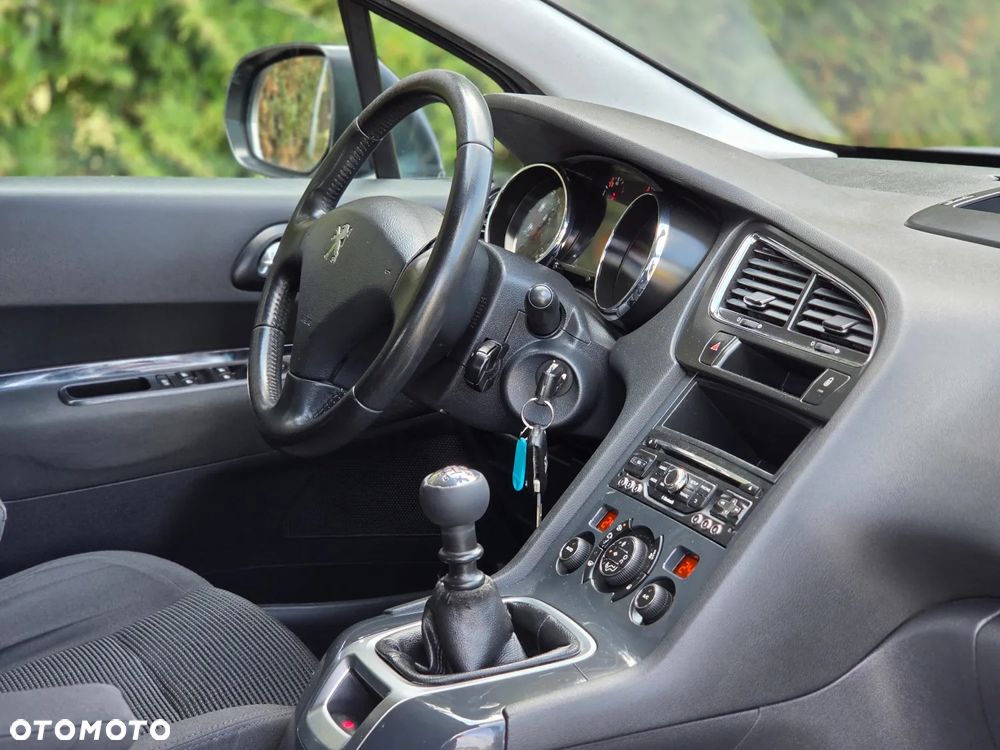 Peugeot 5008 HDI 115 Active - 21