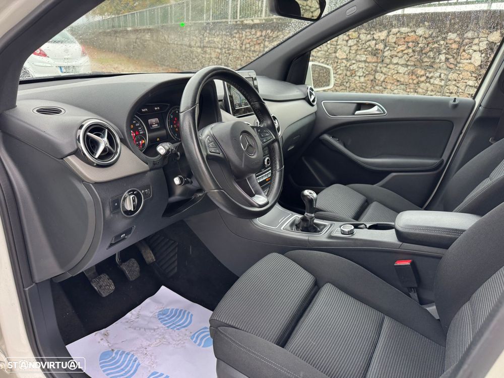 Mercedes-Benz B 180 d Edition - 8