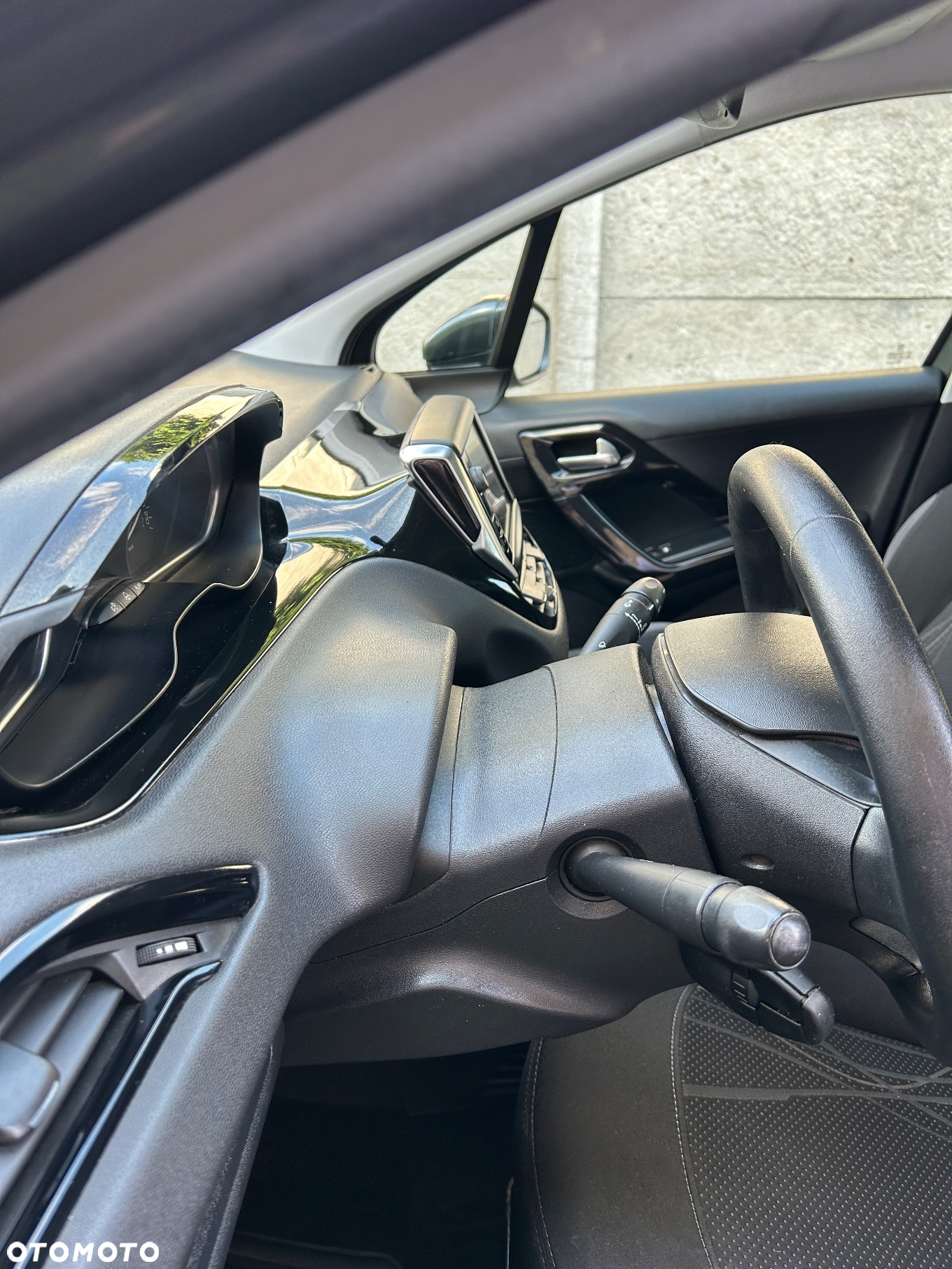 Peugeot 208 - 11