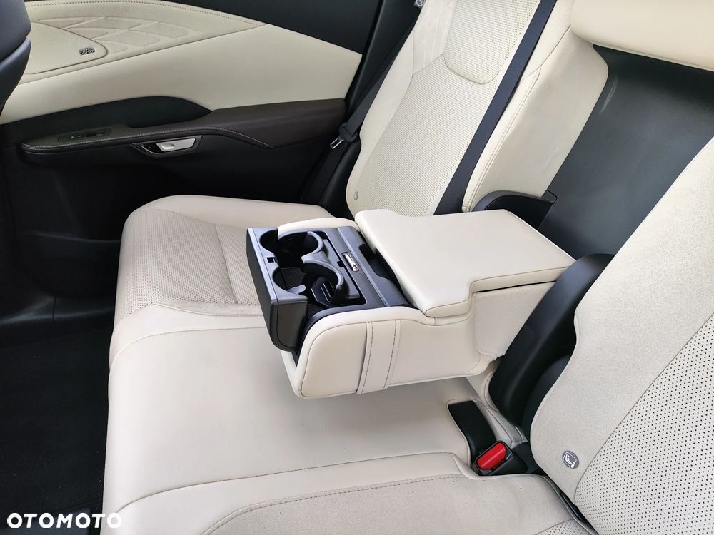 Lexus RX 450h+ Omotenashi - 29