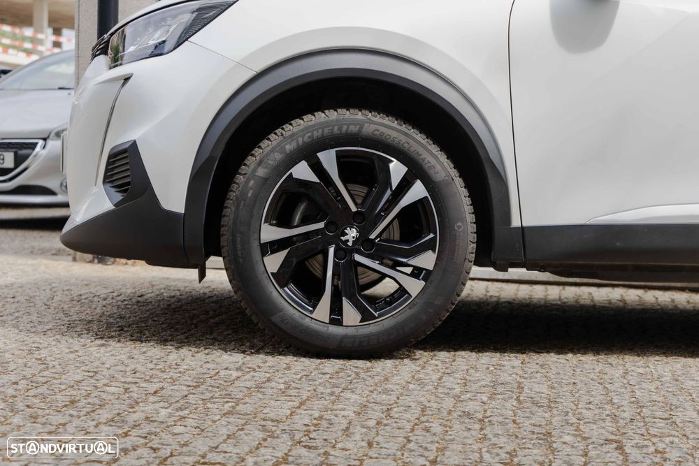 Peugeot 2008 1.2 PureTech Allure Pack EAT8 - 4