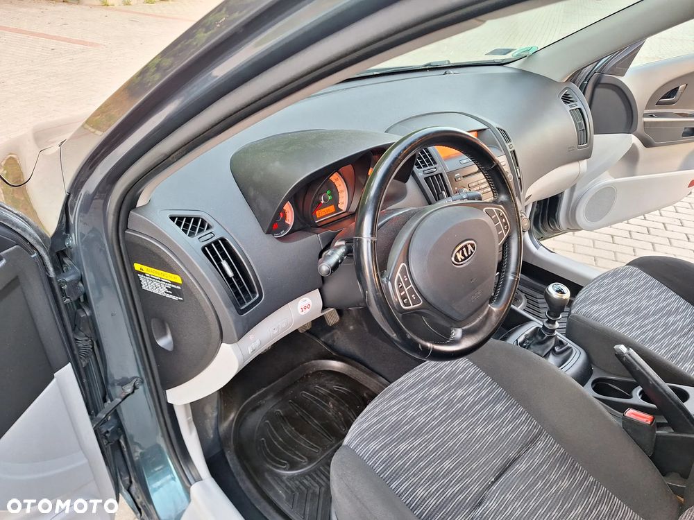 Kia Ceed 1.4 CVVT Attract - 29