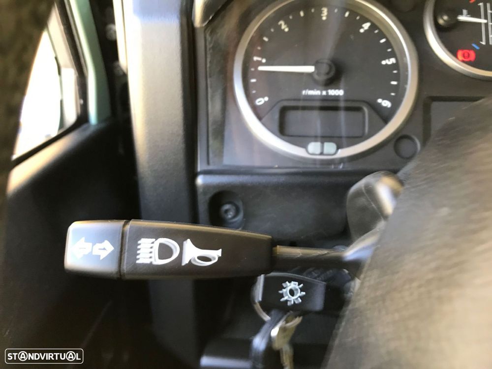 Land Rover Defender - 49