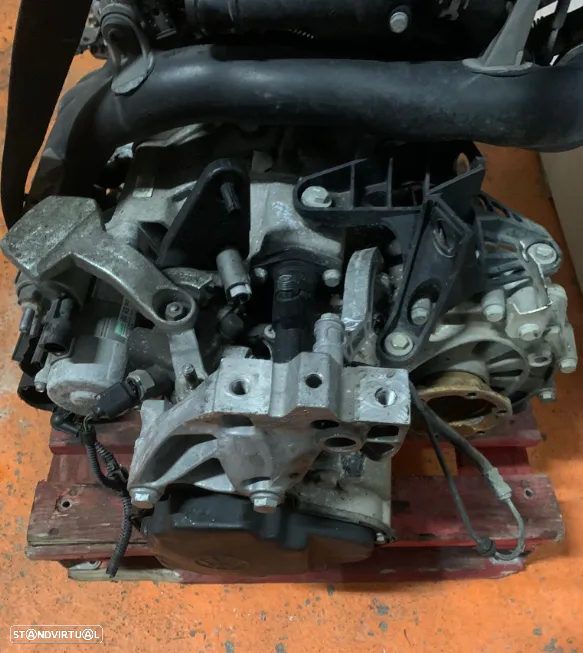 Caixa de Velocidades Volkswagen Caddy III 1.9TDI Ref: JCY - 3