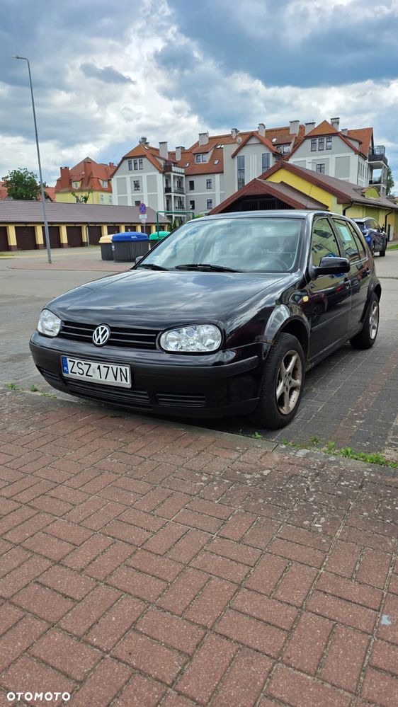 Volkswagen Golf - 1