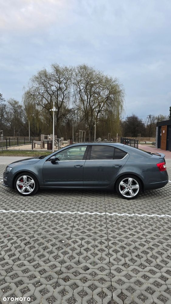 Skoda Octavia 2.0 TSI RS - 8