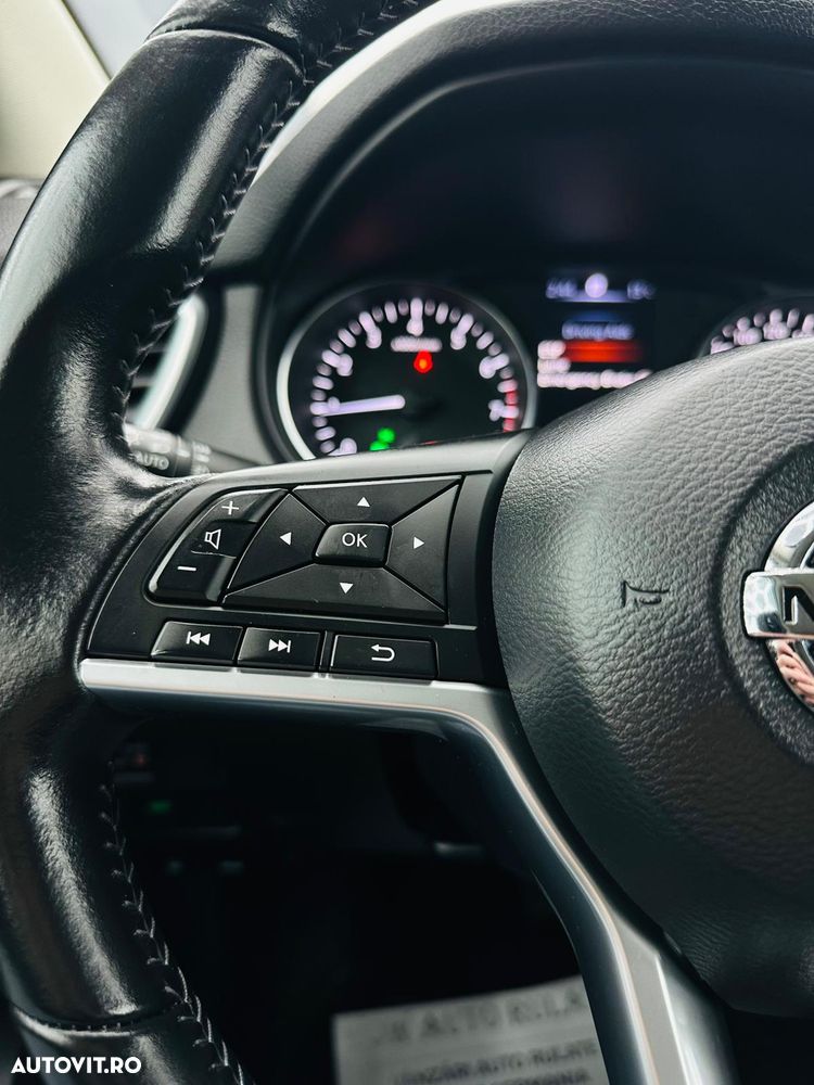 Nissan Qashqai 1.2 DIG-T Xtronic ACENTA - 26