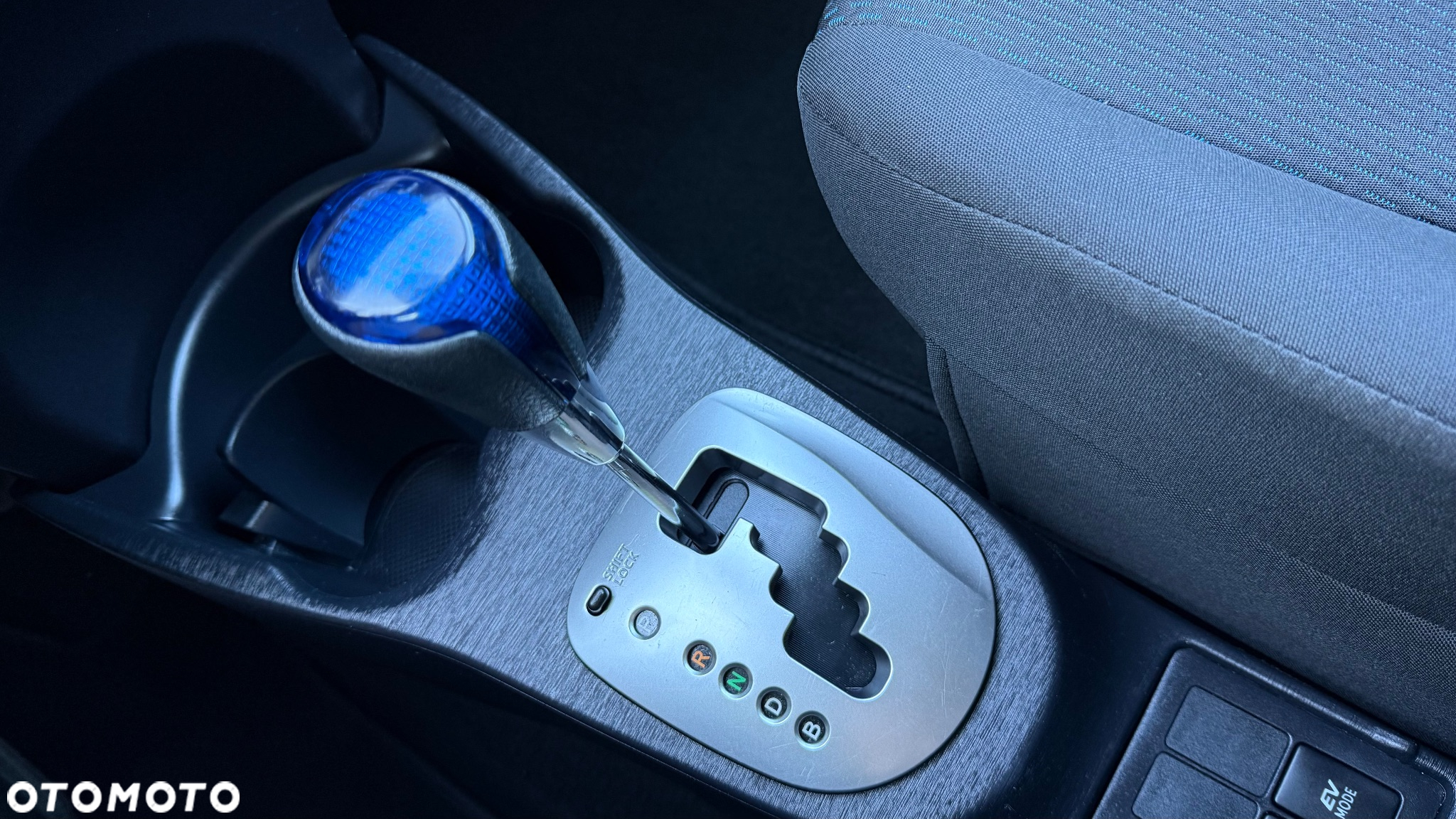 Toyota Yaris Hybrid 100 Active - 32