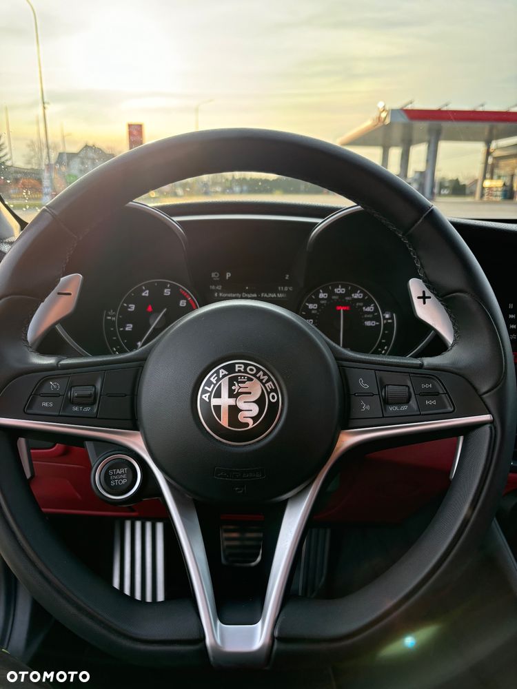 Alfa Romeo Giulia 2.0 Turbo 16V AT8 Veloce Ti - 11
