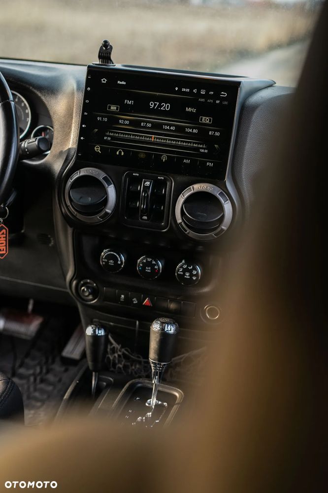 Jeep Wrangler 3.6 Unlim Sahara - 29