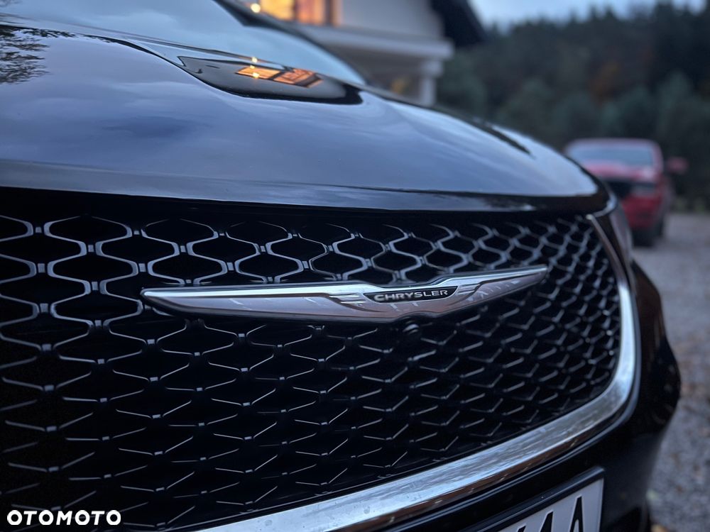 Chrysler Pacifica - 25