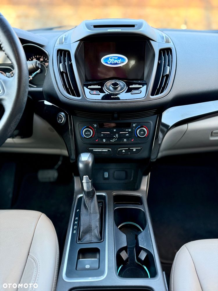 Ford Escape 2.0 EcoBoost AWD Titanium - 9