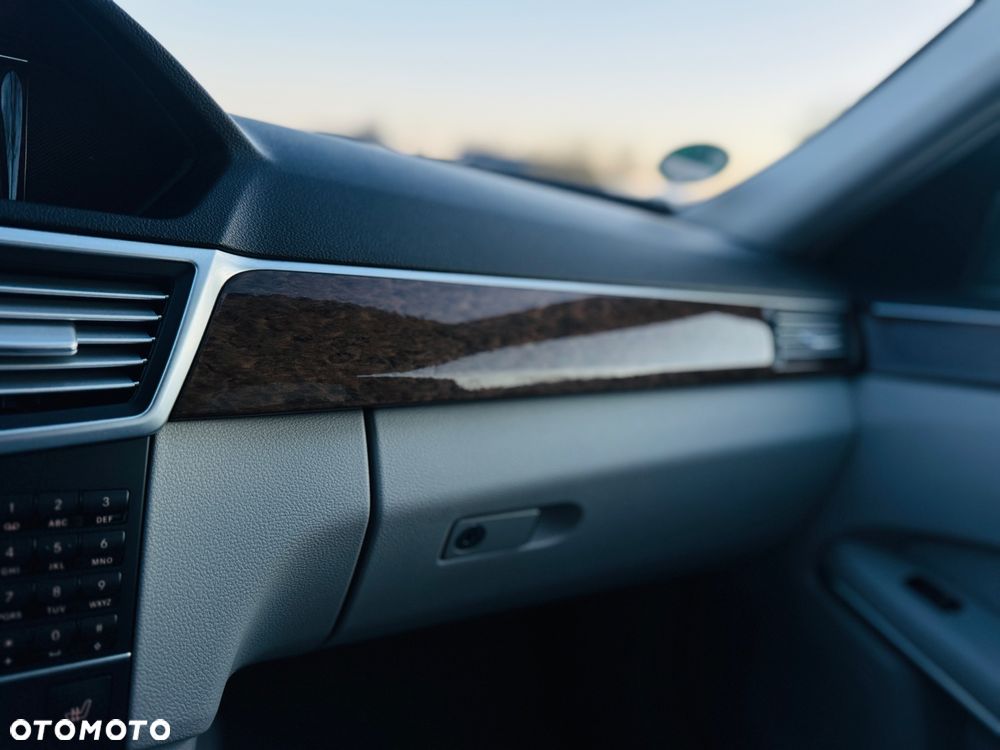 Mercedes-Benz Klasa E 200 BlueEFFICIENCY 7G-TRONIC Elegance - 17