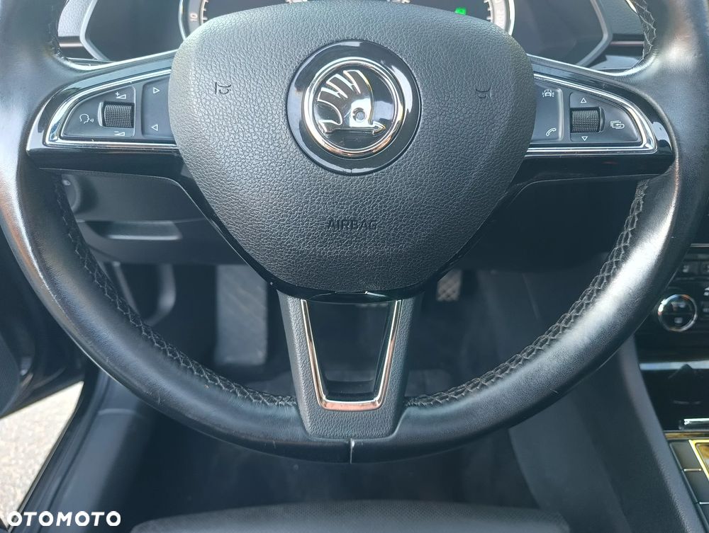 Skoda Superb 2.0 TDI DSG Premium Edition - 28