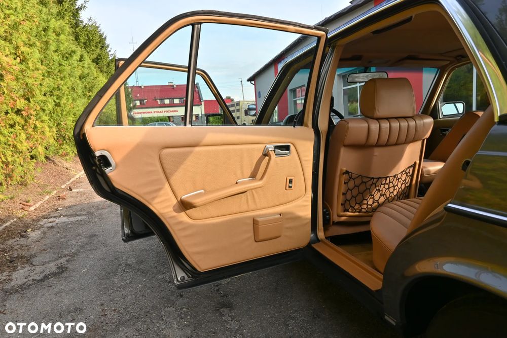 Mercedes-Benz W123 - 11